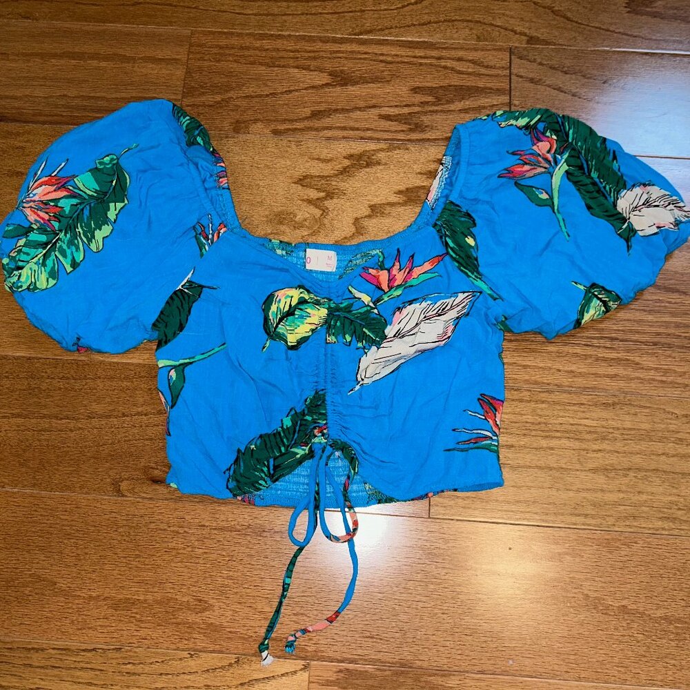 Tropical Print Cinched Crop Top with Puffy Sleeves